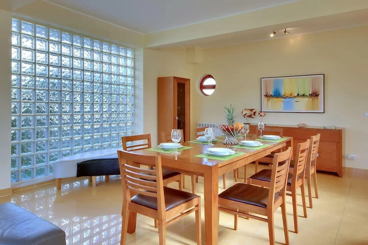 Villa Vila Marina -Bbq, Pool & Garden- By Seareen Albufeira